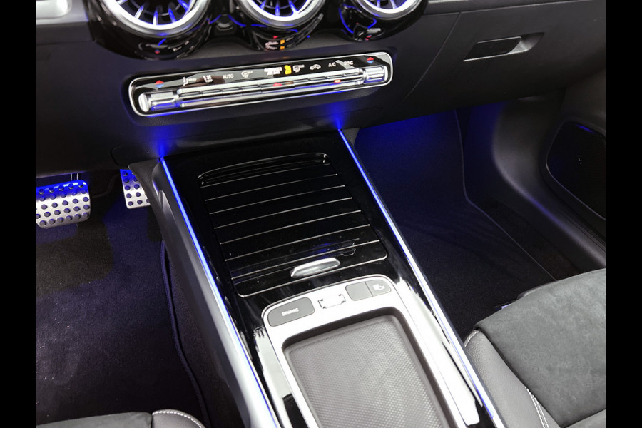 Mercedes-Benz Glb 180 Business Solution AMG | AMG Line Plus pakket | Trekhaak | GUARD 360 ° Vehicle protection Plus | Panoramaschuifdak | Nightpakket | smartphone integratie | 360° camera | 20 inch AMG velgen | Head-up display |