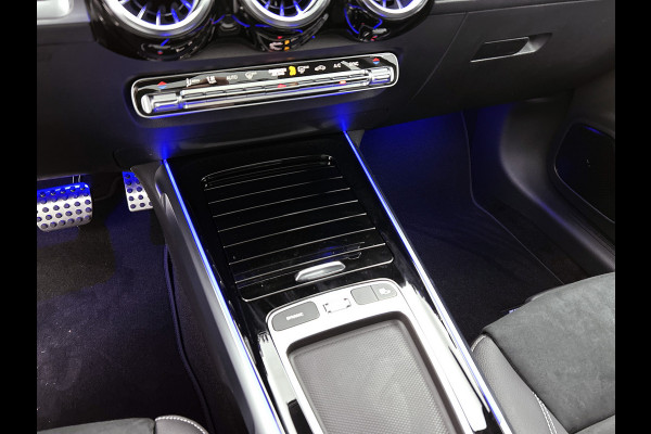 Mercedes-Benz Glb 180 Business Solution AMG | AMG Line Plus pakket | Trekhaak | GUARD 360 ° Vehicle protection Plus | Panoramaschuifdak | Nightpakket | smartphone integratie | 360° camera | 20 inch AMG velgen | Head-up display |