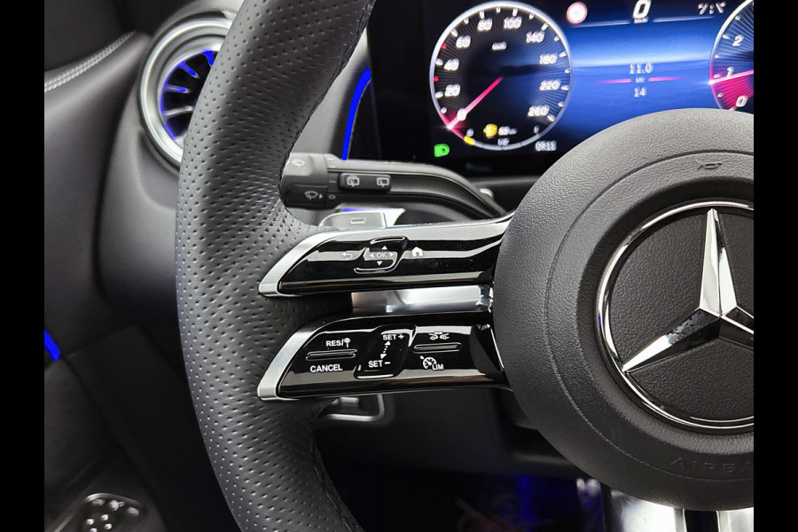 Mercedes-Benz Glb 180 Business Solution AMG | AMG Line Plus pakket | Trekhaak | GUARD 360 ° Vehicle protection Plus | Panoramaschuifdak | Nightpakket | smartphone integratie | 360° camera | 20 inch AMG velgen | Head-up display |