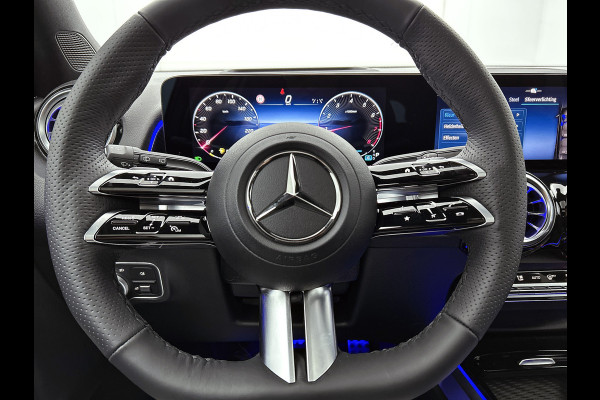 Mercedes-Benz Glb 180 Business Solution AMG | AMG Line Plus pakket | Trekhaak | GUARD 360 ° Vehicle protection Plus | Panoramaschuifdak | Nightpakket | smartphone integratie | 360° camera | 20 inch AMG velgen | Head-up display |