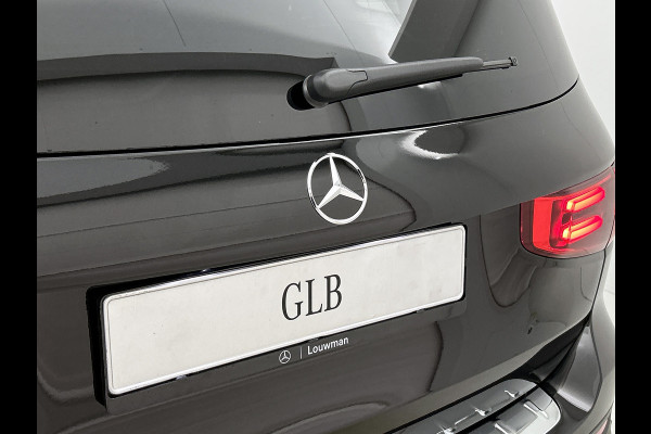 Mercedes-Benz Glb 180 Business Solution AMG | AMG Line Plus pakket | Trekhaak | GUARD 360 ° Vehicle protection Plus | Panoramaschuifdak | Nightpakket | smartphone integratie | 360° camera | 20 inch AMG velgen | Head-up display |