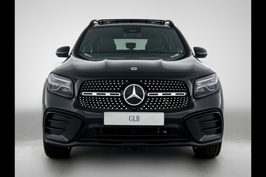 Mercedes-Benz Glb 180 Business Solution AMG | AMG Line Plus pakket | Trekhaak | GUARD 360 ° Vehicle protection Plus | Panoramaschuifdak | Nightpakket | smartphone integratie | 360° camera | 20 inch AMG velgen | Head-up display |