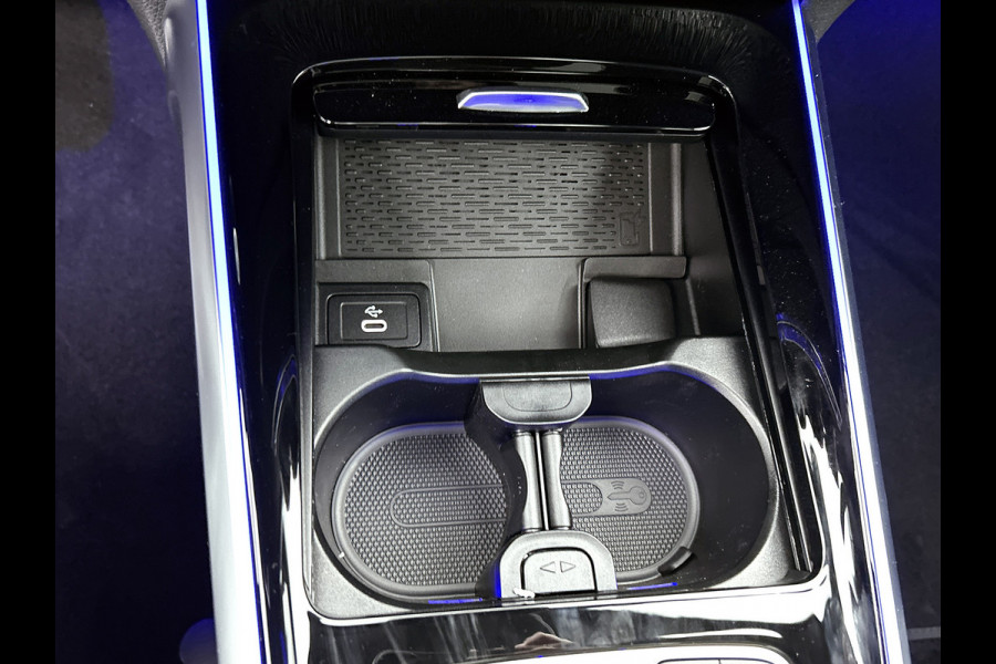 Mercedes-Benz Glb 180 Business Solution AMG | AMG Line Plus pakket | Trekhaak | GUARD 360 ° Vehicle protection Plus | Panoramaschuifdak | Nightpakket | smartphone integratie | 360° camera | 20 inch AMG velgen | Head-up display |