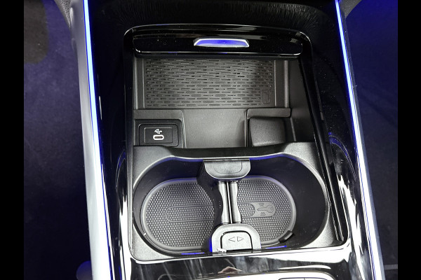 Mercedes-Benz Glb 180 Business Solution AMG | AMG Line Plus pakket | Trekhaak | GUARD 360 ° Vehicle protection Plus | Panoramaschuifdak | Nightpakket | smartphone integratie | 360° camera | 20 inch AMG velgen | Head-up display |