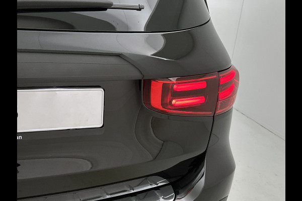 Mercedes-Benz Glb 180 Business Solution AMG | AMG Line Plus pakket | Trekhaak | GUARD 360 ° Vehicle protection Plus | Panoramaschuifdak | Nightpakket | smartphone integratie | 360° camera | 20 inch AMG velgen | Head-up display |