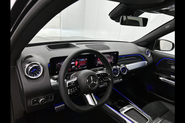 Mercedes-Benz Glb 180 Business Solution AMG | AMG Line Plus pakket | Trekhaak | GUARD 360 ° Vehicle protection Plus | Panoramaschuifdak | Nightpakket | smartphone integratie | 360° camera | 20 inch AMG velgen | Head-up display |