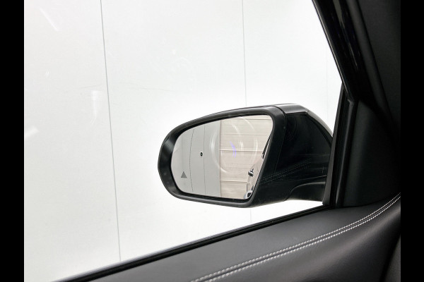 Mercedes-Benz Glb 180 Business Solution AMG | AMG Line Plus pakket | Trekhaak | GUARD 360 ° Vehicle protection Plus | Panoramaschuifdak | Nightpakket | smartphone integratie | 360° camera | 20 inch AMG velgen | Head-up display |