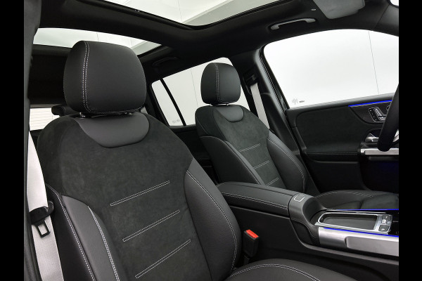 Mercedes-Benz Glb 180 Business Solution AMG | AMG Line Plus pakket | Trekhaak | GUARD 360 ° Vehicle protection Plus | Panoramaschuifdak | Nightpakket | smartphone integratie | 360° camera | 20 inch AMG velgen | Head-up display |