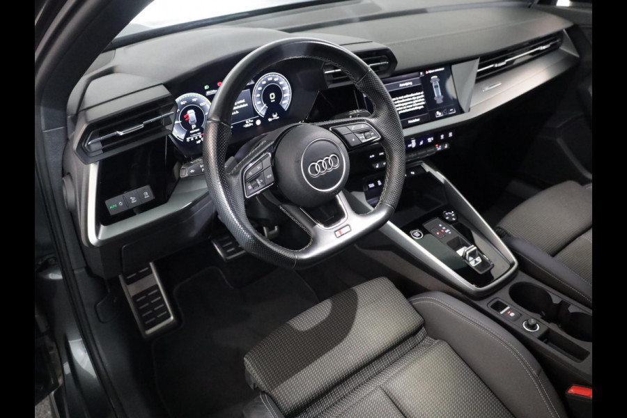 Audi A3 Sportback 45 TFSI e S edition 245 pk | SOH 94% | S-tronic | Navigatie | Parkeersensoren (Park assist) | Adaptieve cruise control | Matrix LED koplampen | S-Line |