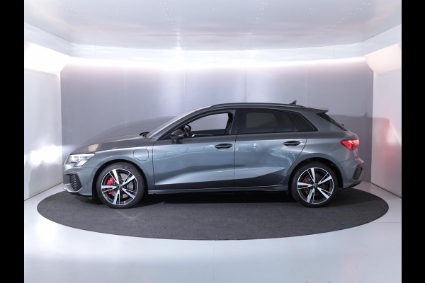 Audi A3 Sportback 45 TFSI e S edition 245 pk | SOH 94% | S-tronic | Navigatie | Parkeersensoren (Park assist) | Adaptieve cruise control | Matrix LED koplampen | S-Line |
