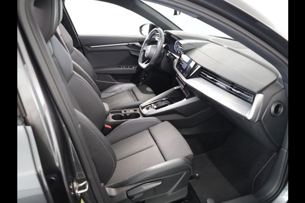 Audi A3 Sportback 45 TFSI e S edition 245 pk | SOH 94% | S-tronic | Navigatie | Parkeersensoren (Park assist) | Adaptieve cruise control | Matrix LED koplampen | S-Line |