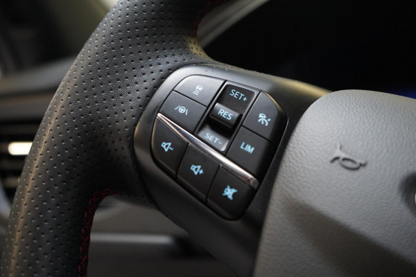 Ford Kuga 2.5 PHEV ST-Line | Panoramadak | Stoelverwarming | Blind-Spot | Stuurverwarming | Apple Carplay | All-seasonbanden |