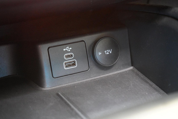 Ford Kuga 2.5 PHEV ST-Line | Panoramadak | Stoelverwarming | Blind-Spot | Stuurverwarming | Apple Carplay | All-seasonbanden |