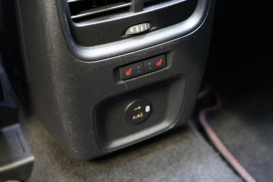 Ford Kuga 2.5 PHEV ST-Line | Panoramadak | Stoelverwarming | Blind-Spot | Stuurverwarming | Apple Carplay | All-seasonbanden |