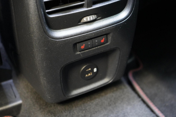 Ford Kuga 2.5 PHEV ST-Line | Panoramadak | Stoelverwarming | Blind-Spot | Stuurverwarming | Apple Carplay | All-seasonbanden |