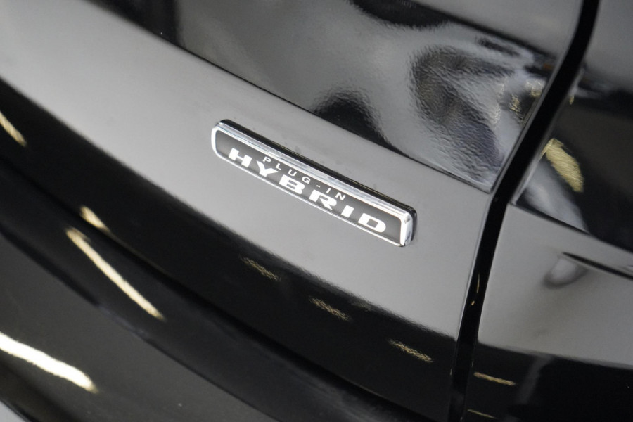 Ford Kuga 2.5 PHEV ST-Line | Panoramadak | Stoelverwarming | Blind-Spot | Stuurverwarming | Apple Carplay | All-seasonbanden |