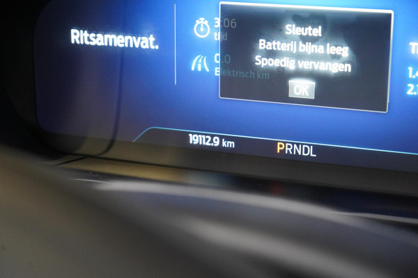 Ford Kuga 2.5 PHEV ST-Line | Panoramadak | Rode remklauwen | Apple Carplay | Winter Pack | Achteruitrijcamera