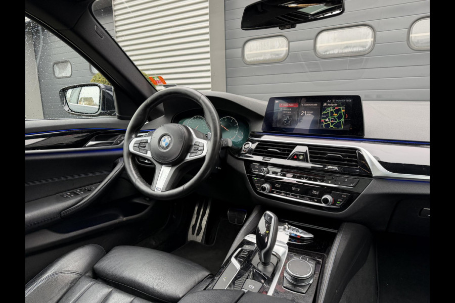 BMW 5 Serie Touring 520d xDrive High Executive M-Sport | Panoramadak | Camera | Elektrische Trekhaak | Elektrische Achterklep |