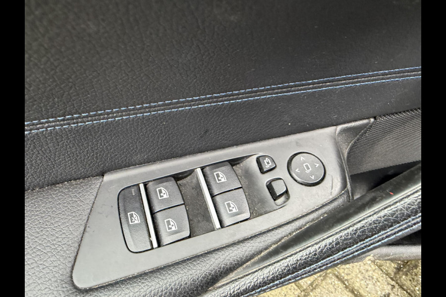 BMW 5 Serie Touring 520d xDrive High Executive M-Sport | Panoramadak | Camera | Elektrische Trekhaak | Elektrische Achterklep |