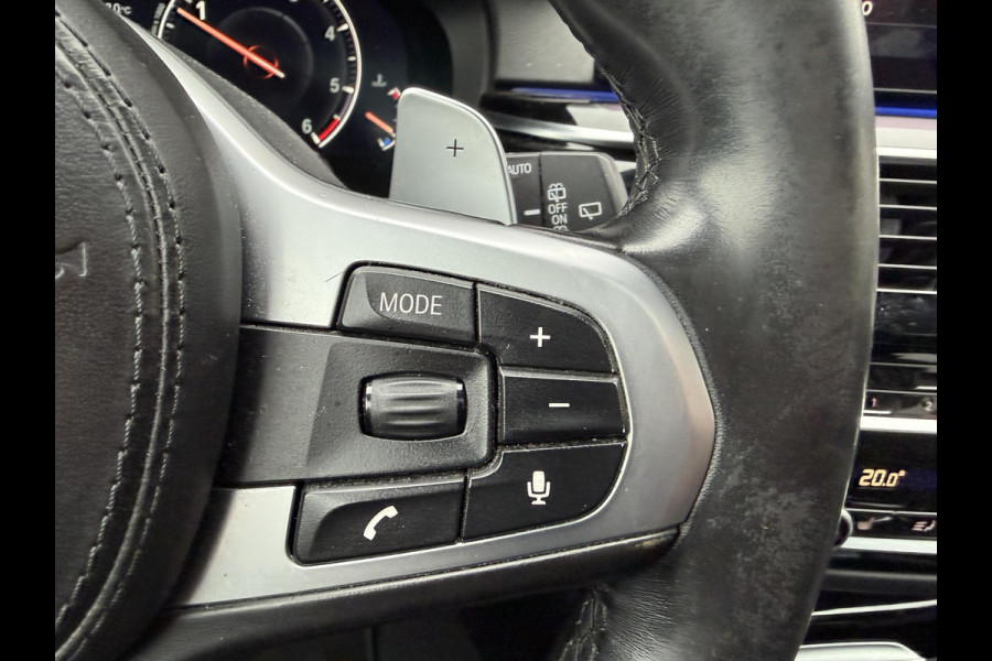 BMW 5 Serie Touring 520d xDrive High Executive M-Sport | Panoramadak | Camera | Elektrische Trekhaak | Elektrische Achterklep |