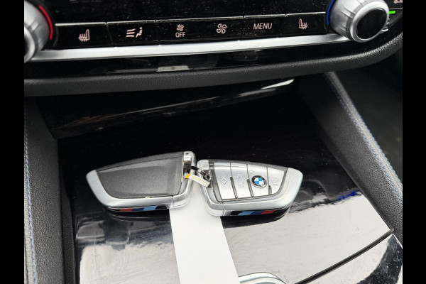 BMW 5 Serie Touring 520d xDrive High Executive M-Sport | Panoramadak | Camera | Elektrische Trekhaak | Elektrische Achterklep |