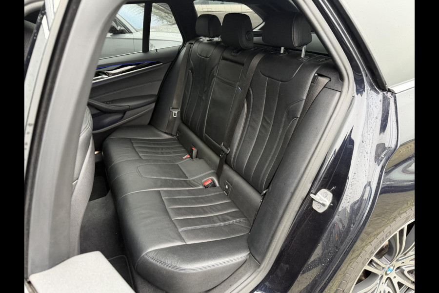 BMW 5 Serie Touring 520d xDrive High Executive M-Sport | Panoramadak | Camera | Elektrische Trekhaak | Elektrische Achterklep |