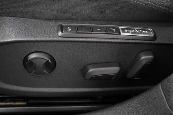 Volkswagen Golf Variant 1.5 eTSI 150pk DSG Style | Navigatie | Apple Carplay/Android Auto | Adaptive Cruise Control | Parkeersensoren | Camera | Stoel-en stuurverwarming | Blind Spot Assist | Ledverlichting voor