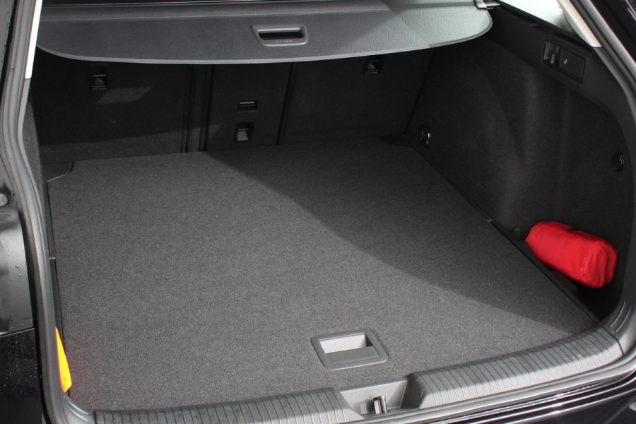 Volkswagen Golf Variant 1.5 eTSI 150pk DSG Style | Navigatie | Apple Carplay/Android Auto | Adaptive Cruise Control | Parkeersensoren | Camera | Stoel-en stuurverwarming | Blind Spot Assist | Ledverlichting voor