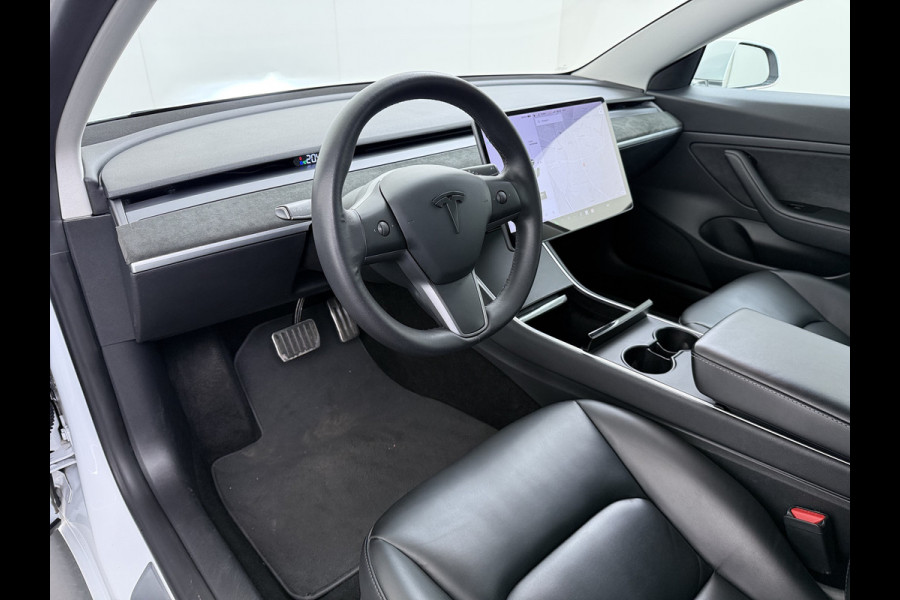 Tesla Model 3 RWD SR plus 325PK Lmv 18" AutoPilot FSD Leder Panoramadak Adaptive-Cruise Camera's Elektr.-Stuur+Stoelen+Spiegels+Geheugen+Easy- Navi LED Comfortstoelen ACC DAB Voorverwarmen interieur via App Keyless One-Pedal-Drive Origineel Nederlandse auto tot 11kw laden thuis!