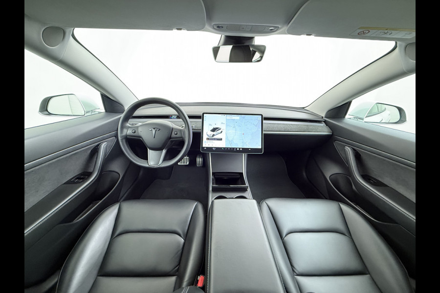 Tesla Model 3 RWD SR plus 325PK Lmv 18" AutoPilot FSD Leder Panoramadak Adaptive-Cruise Camera's Elektr.-Stuur+Stoelen+Spiegels+Geheugen+Easy- Navi LED Comfortstoelen ACC DAB Voorverwarmen interieur via App Keyless One-Pedal-Drive Origineel Nederlandse auto tot 11kw laden thuis!