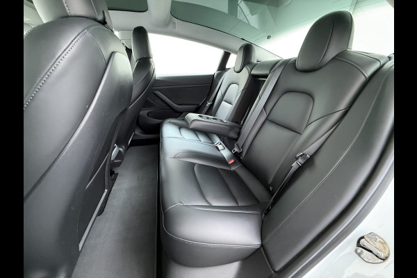 Tesla Model 3 RWD SR plus 325PK Lmv 18" AutoPilot FSD Leder Panoramadak Adaptive-Cruise Camera's Elektr.-Stuur+Stoelen+Spiegels+Geheugen+Easy- Navi LED Comfortstoelen ACC DAB Voorverwarmen interieur via App Keyless One-Pedal-Drive Origineel Nederlandse auto tot 11kw laden thuis!