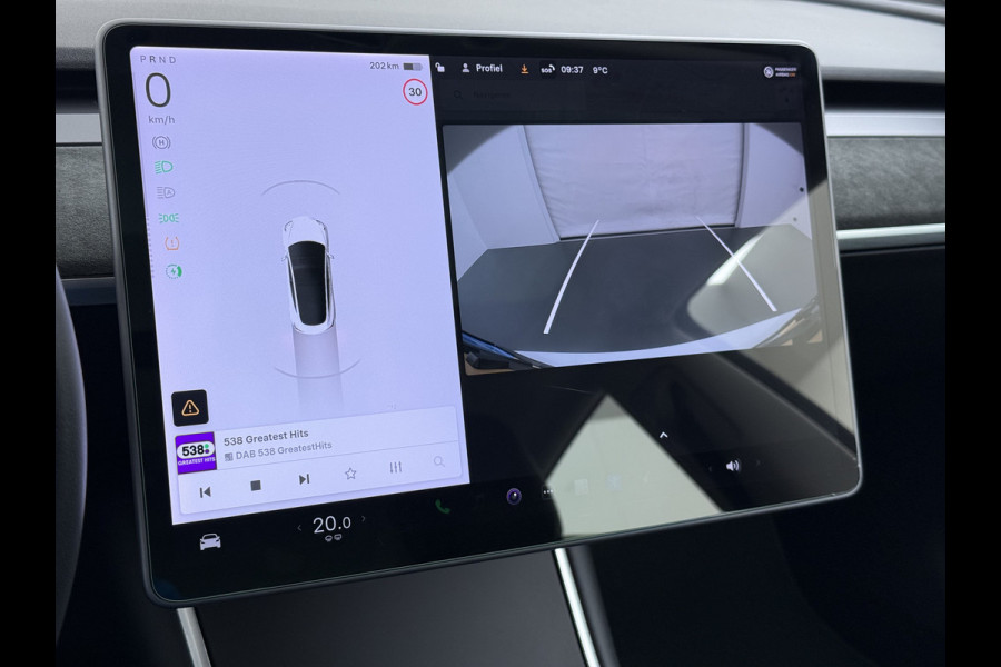 Tesla Model 3 RWD SR plus 325PK Lmv 18" AutoPilot FSD Leder Panoramadak Adaptive-Cruise Camera's Elektr.-Stuur+Stoelen+Spiegels+Geheugen+Easy- Navi LED Comfortstoelen ACC DAB Voorverwarmen interieur via App Keyless One-Pedal-Drive Origineel Nederlandse auto tot 11kw laden thuis!