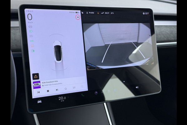 Tesla Model 3 RWD SR plus 325PK Lmv 18" AutoPilot FSD Leder Panoramadak Adaptive-Cruise Camera's Elektr.-Stuur+Stoelen+Spiegels+Geheugen+Easy- Navi LED Comfortstoelen ACC DAB Voorverwarmen interieur via App Keyless One-Pedal-Drive Origineel Nederlandse auto tot 11kw laden thuis!