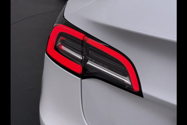 Tesla Model 3 RWD SR plus 325PK Lmv 18" AutoPilot FSD Leder Panoramadak Adaptive-Cruise Camera's Elektr.-Stuur+Stoelen+Spiegels+Geheugen+Easy- Navi LED Comfortstoelen ACC DAB Voorverwarmen interieur via App Keyless One-Pedal-Drive Origineel Nederlandse auto tot 11kw laden thuis!