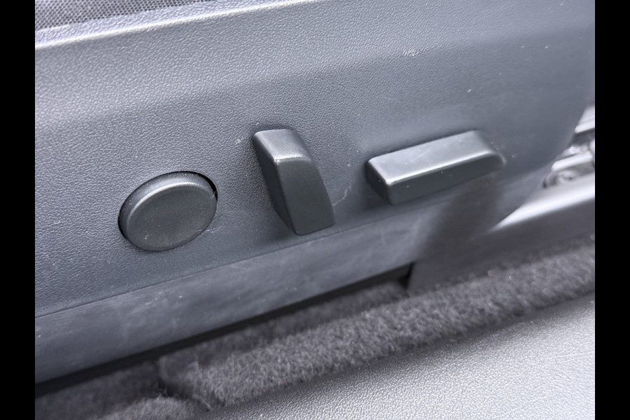 Tesla Model 3 RWD SR plus 325PK Lmv 18" AutoPilot FSD Leder Panoramadak Adaptive-Cruise Camera's Elektr.-Stuur+Stoelen+Spiegels+Geheugen+Easy- Navi LED Comfortstoelen ACC DAB Voorverwarmen interieur via App Keyless One-Pedal-Drive Origineel Nederlandse auto tot 11kw laden thuis!