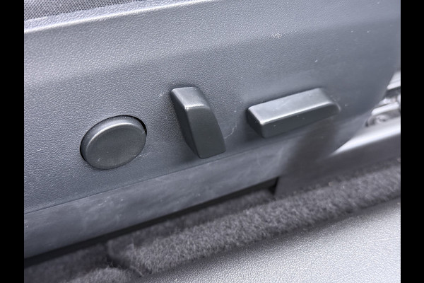 Tesla Model 3 RWD SR plus 325PK Lmv 18" AutoPilot FSD Leder Panoramadak Adaptive-Cruise Camera's Elektr.-Stuur+Stoelen+Spiegels+Geheugen+Easy- Navi LED Comfortstoelen ACC DAB Voorverwarmen interieur via App Keyless One-Pedal-Drive Origineel Nederlandse auto tot 11kw laden thuis!