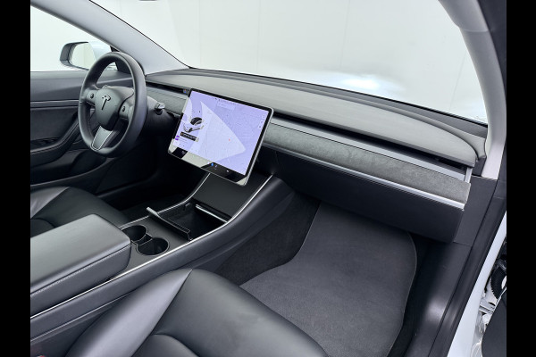 Tesla Model 3 RWD SR plus 325PK Lmv 18" AutoPilot FSD Leder Panoramadak Adaptive-Cruise Camera's Elektr.-Stuur+Stoelen+Spiegels+Geheugen+Easy- Navi LED Comfortstoelen ACC DAB Voorverwarmen interieur via App Keyless One-Pedal-Drive Origineel Nederlandse auto tot 11kw laden thuis!