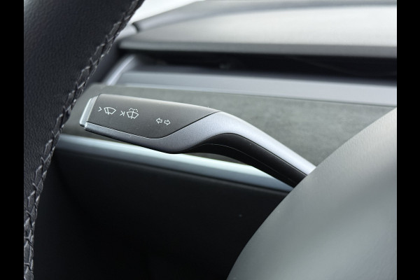 Tesla Model 3 RWD SR plus 325PK Lmv 18" AutoPilot FSD Leder Panoramadak Adaptive-Cruise Camera's Elektr.-Stuur+Stoelen+Spiegels+Geheugen+Easy- Navi LED Comfortstoelen ACC DAB Voorverwarmen interieur via App Keyless One-Pedal-Drive Origineel Nederlandse auto tot 11kw laden thuis!