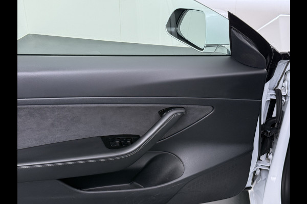 Tesla Model 3 RWD SR plus 325PK Lmv 18" AutoPilot FSD Leder Panoramadak Adaptive-Cruise Camera's Elektr.-Stuur+Stoelen+Spiegels+Geheugen+Easy- Navi LED Comfortstoelen ACC DAB Voorverwarmen interieur via App Keyless One-Pedal-Drive Origineel Nederlandse auto tot 11kw laden thuis!