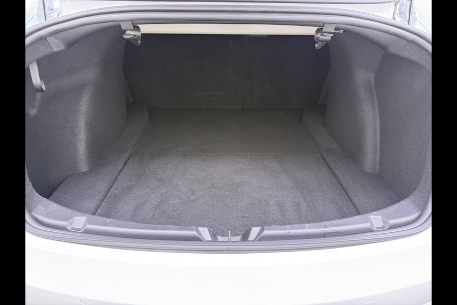 Tesla Model 3 RWD SR plus 325PK Lmv 18" AutoPilot FSD Leder Panoramadak Adaptive-Cruise Camera's Elektr.-Stuur+Stoelen+Spiegels+Geheugen+Easy- Navi LED Comfortstoelen ACC DAB Voorverwarmen interieur via App Keyless One-Pedal-Drive Origineel Nederlandse auto tot 11kw laden thuis!