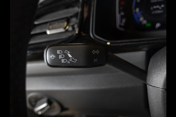 Volkswagen T-Roc Cabrio 1.5 TSI 3x R-Line / 150pk / Beats / Leder / Stoel en stuur verwarming /