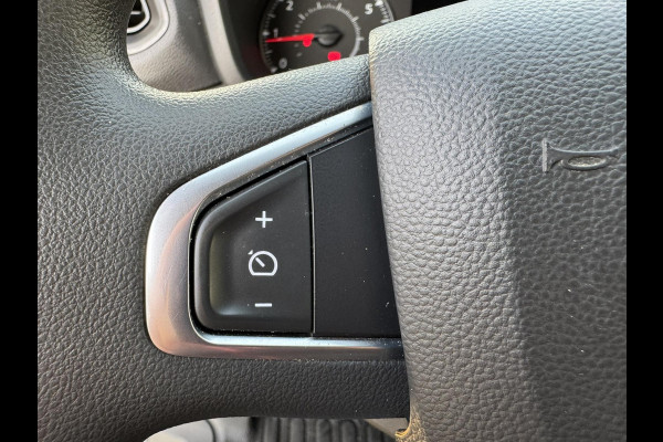 Renault Master T35 2.3 dCi 135 L2H2 Comfort Airco Cruise control Apple / Android Navigatie Laadruimte afgewerkt