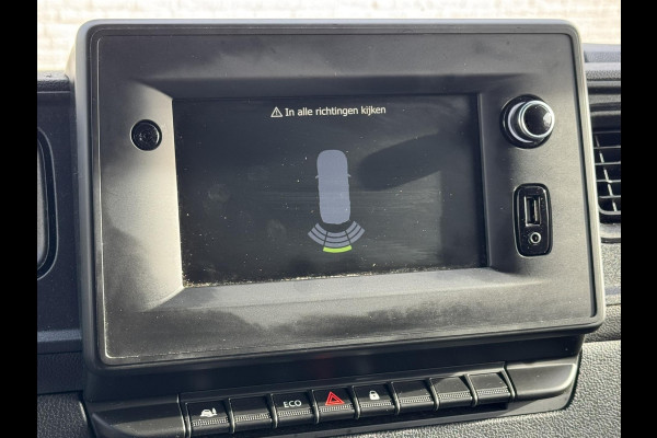 Renault Master T35 2.3 dCi 135 L2H2 Comfort Airco Cruise control Apple / Android Navigatie Laadruimte afgewerkt