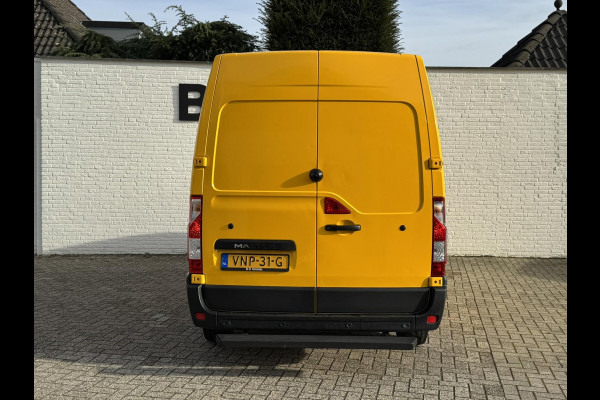 Renault Master T35 2.3 dCi 135 L2H2 Comfort Airco Cruise control Apple / Android Navigatie Laadruimte afgewerkt
