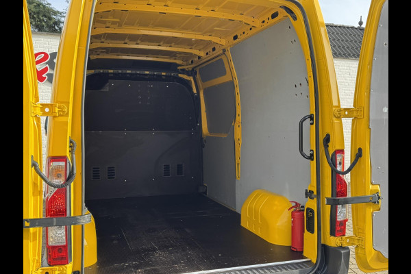 Renault Master T35 2.3 dCi 135 L2H2 Comfort Airco Cruise control Apple / Android Navigatie Laadruimte afgewerkt