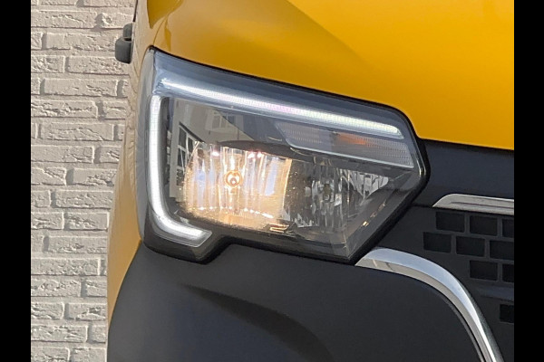 Renault Master T35 2.3 dCi 135 L2H2 Comfort Airco Cruise control Apple / Android Navigatie Laadruimte afgewerkt