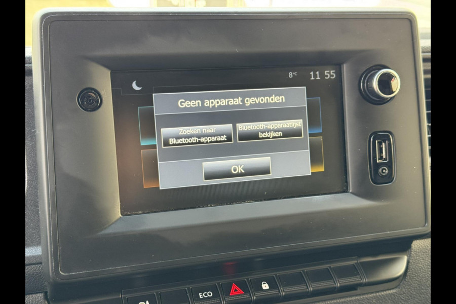 Renault Master T35 2.3 dCi 135 L2H2 Comfort Airco Cruise control Apple / Android Navigatie Laadruimte afgewerkt