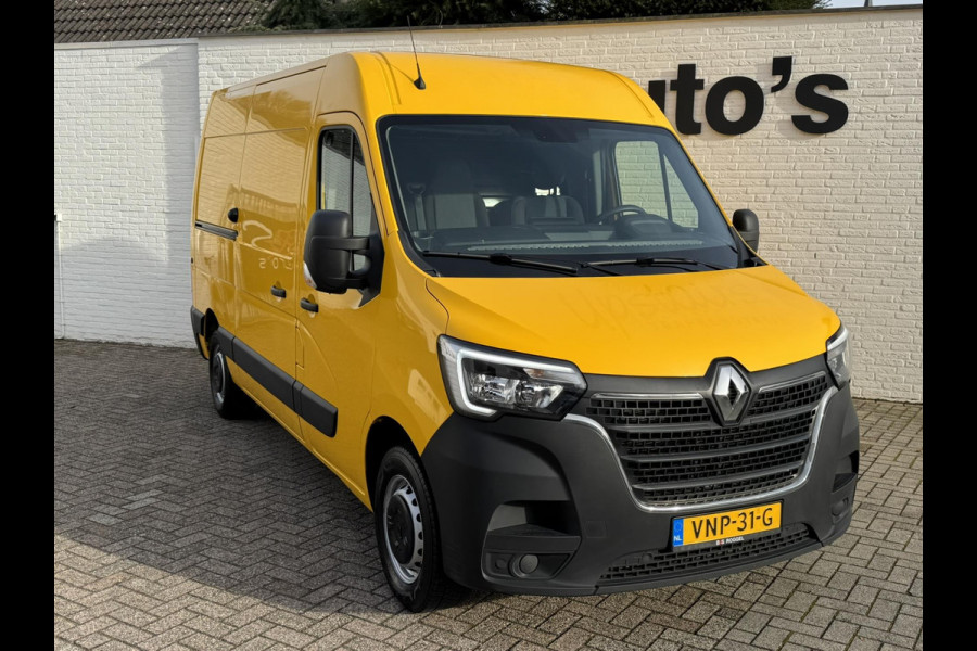 Renault Master T35 2.3 dCi 135 L2H2 Comfort Airco Cruise control Apple / Android Navigatie Laadruimte afgewerkt