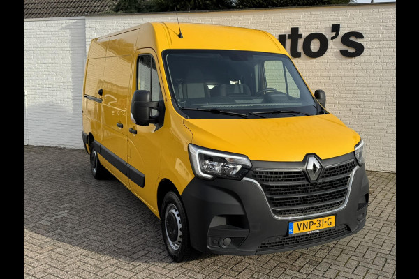 Renault Master T35 2.3 dCi 135 L2H2 Comfort Airco Cruise control Apple / Android Navigatie Laadruimte afgewerkt