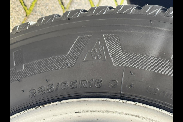 Renault Master T35 2.3 dCi 135 L2H2 Comfort Airco Cruise control Apple / Android Navigatie Laadruimte afgewerkt